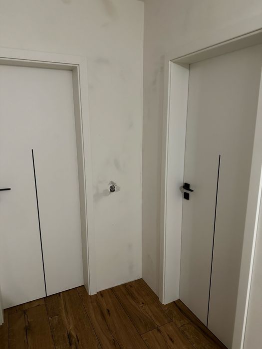 Монтаж на входни и интериорни врати.