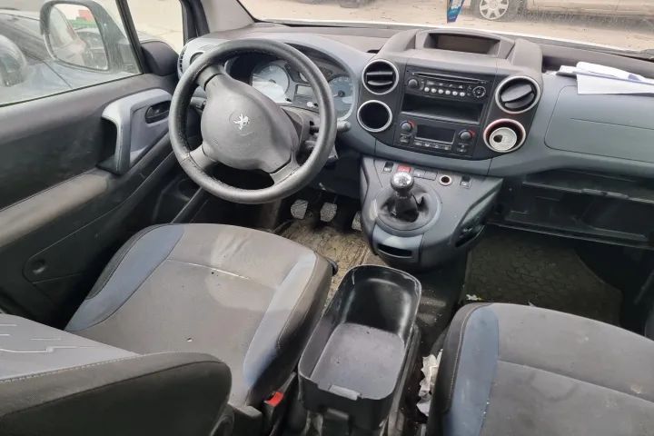 Dezmembrez Peugeot Partner 2 facelift  motor 1.6hdi  92cp 9HP dezmembrari cutie de viteze motor