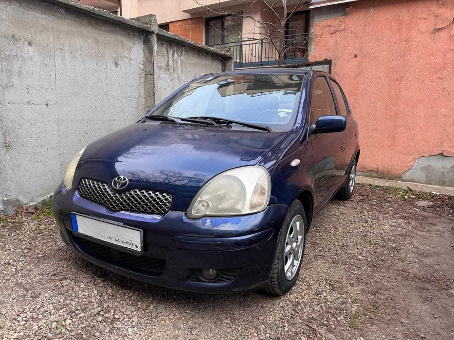 Продавам Toyota Yaris с 1. 0 VVT-I (998 куб. см) бензинов двигател