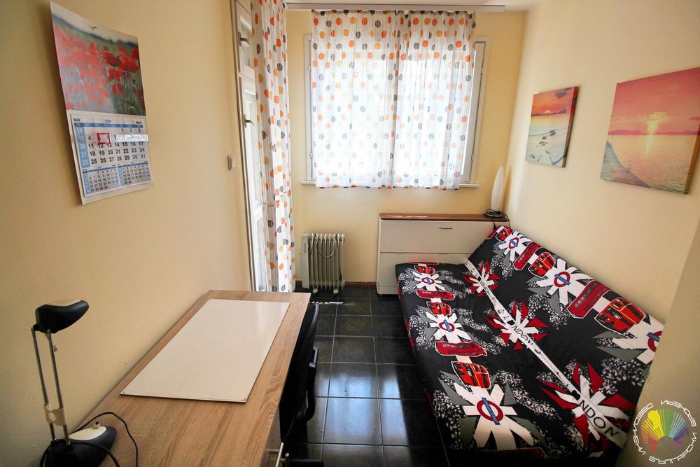 Дава се под наем Тристаен апартамент в Бургас, Център - 76 кв.м за 510 € - Снимка #4