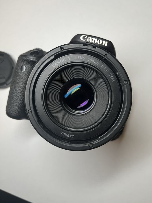 Canon 700D cu grip+Obiectiv 50mm 1.8+ blitz