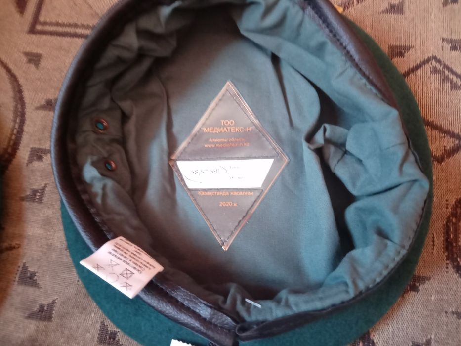 Береты темная полынь