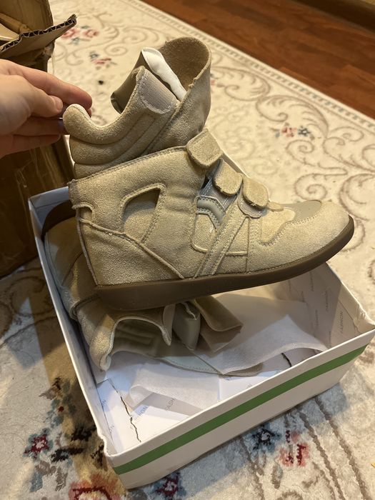 Обувь сникерсы !