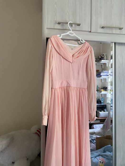 Платье нежное персикового цвета