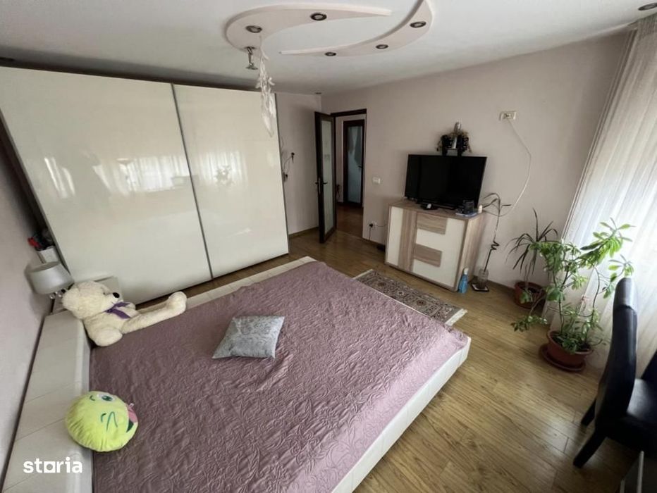 Casa individuala P+1+M - Curte proprie - Vedere lac - Oras Pantelimon