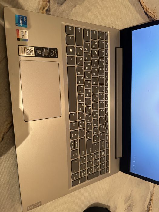 Ноутбук,ленова сатылады