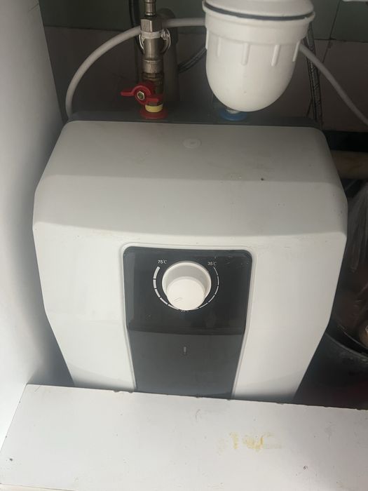 Бойлер Аристон 10л