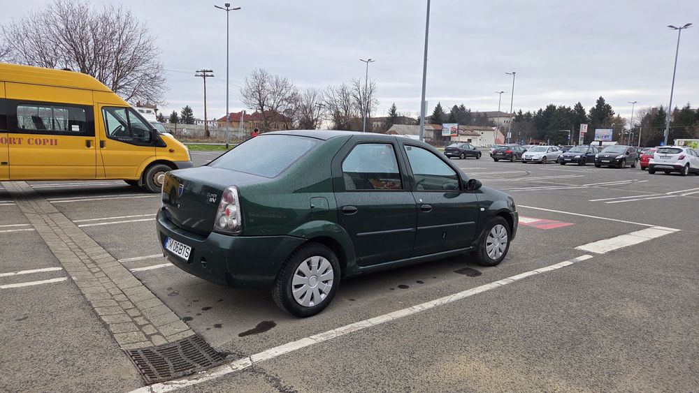 Vand Logan in stare perfectă de funcționare. An 2005 1.4 benzina. AC.