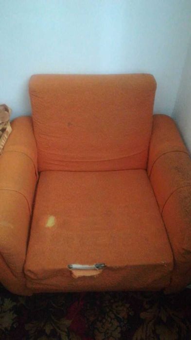 Продается комплект мебели Диван и кресла