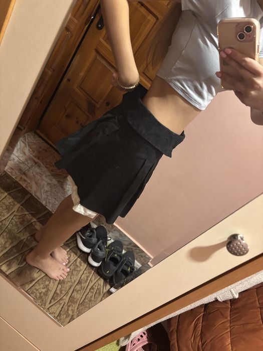 Чисто нова пола на Pause Jeans