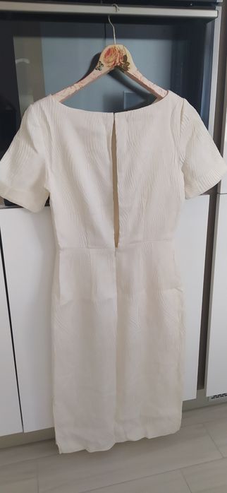 Бели стилни рокли с гол гръб