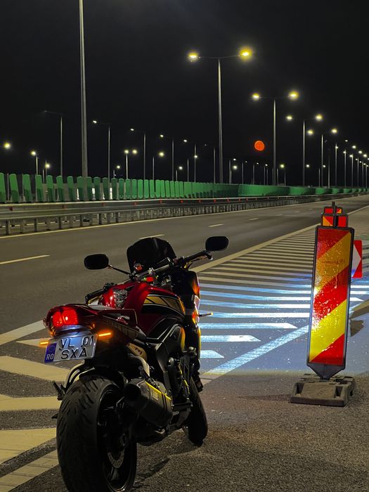 Yamaha FZ1 (Honda Suzuki Kawasaki )