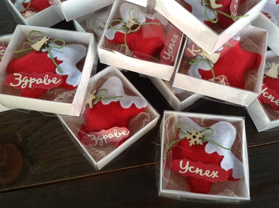 Коледни звезди от филц