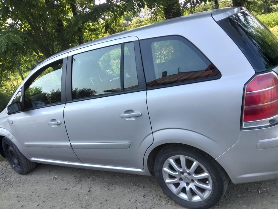 Vând Opel Zafira