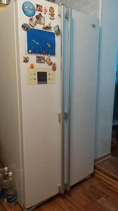 Большой холодильник.