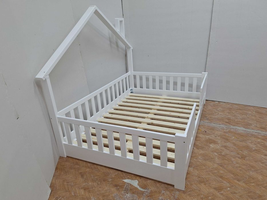 TRANSPORT GRATUIT.Pat tip casuta din lemn masiv.Cod 421