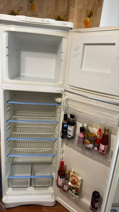 Холодильник Indesit, двухкамерный
