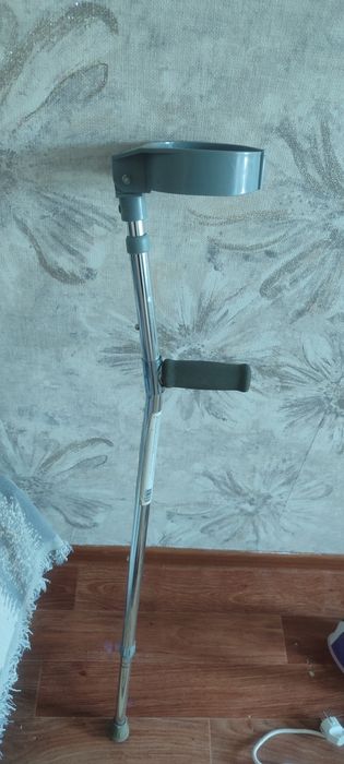 костыль под логоть