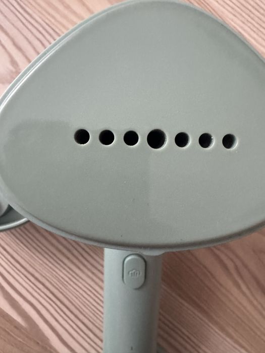 Aparat de calcat vertical cu aburi Philips