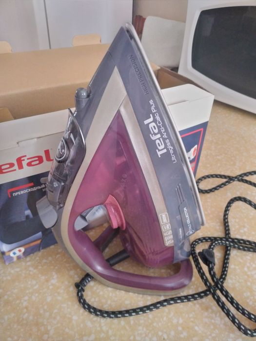 Утюг "TEFAL" - Новый. Рядом с Каргу.