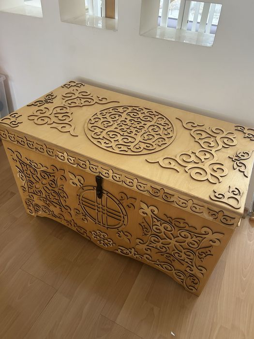 Продам сандық из дерева.