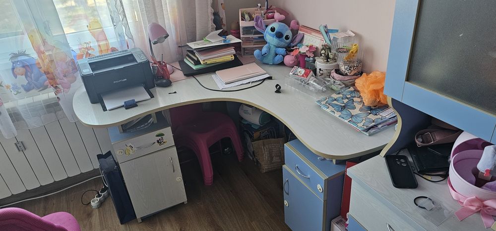 Продавам юношеска детска стая