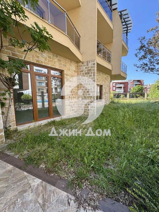 Тристаен апартамент БЕЗ ТАКСА в жилищна сграда, гр. Созопол