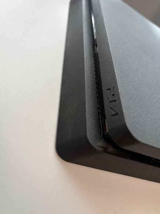 PlayStation 4 + 2 Контролера + Игра