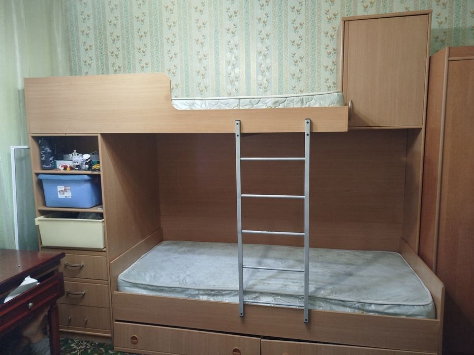 Продам детскую двухъярусную кровать