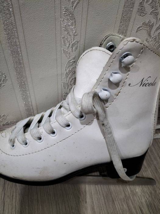 Продам детские коньки для девочек размер32