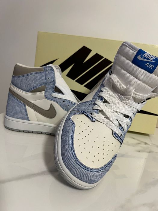 Jordan 1 Hyper Royal