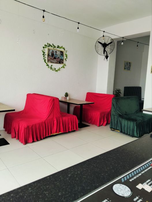 Кафе учун диванлар сотилади