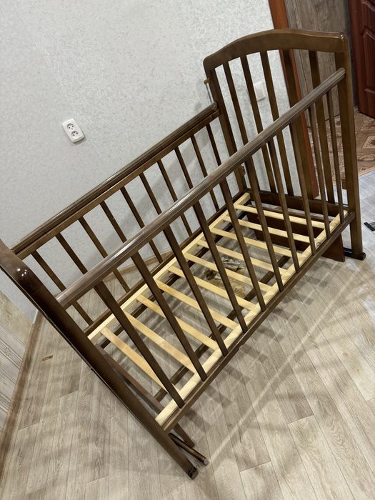 Продам детскую кроватку