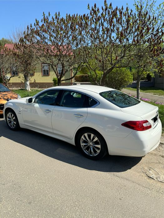 Vând auto Infiniti M35h / Q70 Hybrid