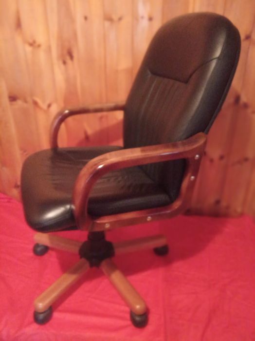 Кресло кожаное черное