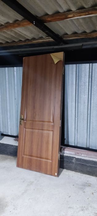 Продам межкомнатную дверь