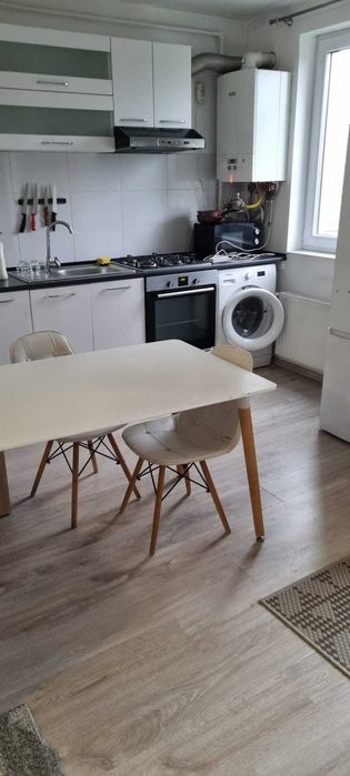 Dau in chirie ap 1 camera si living