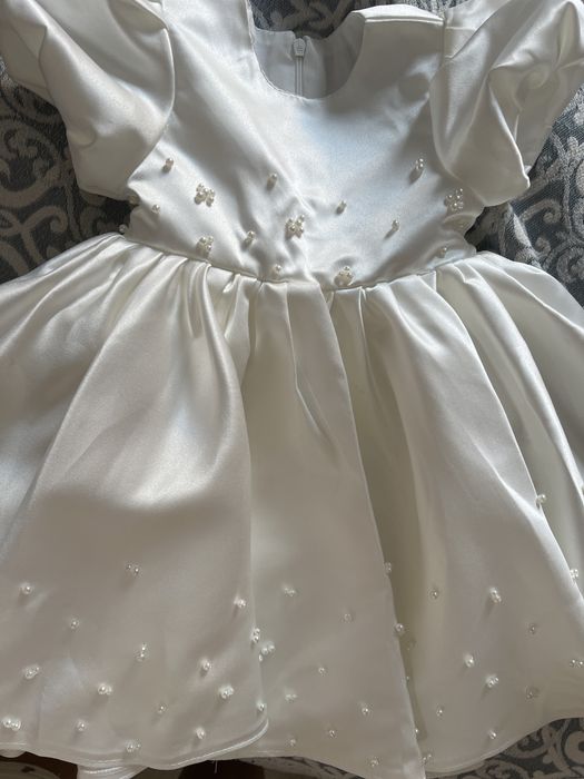 Продам платье на годик новое