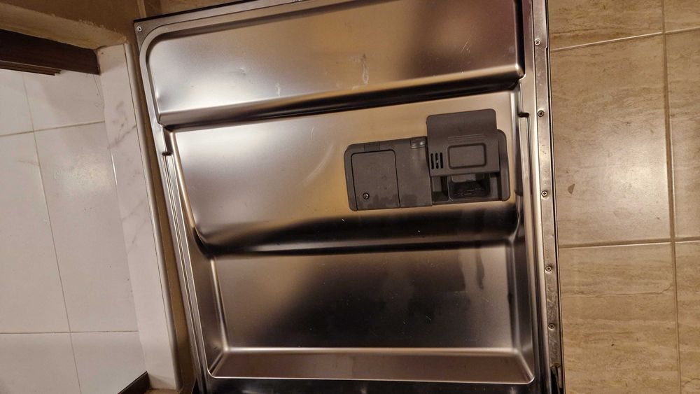 Стояща съдомиялна Wirpool