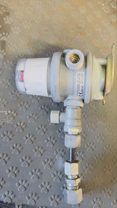 Регулатор двустепенен 30 mbar за 2 бутилки