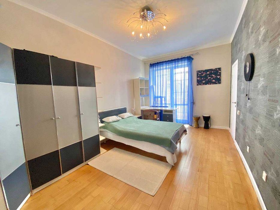 4-комнатная квартира · 130 м²