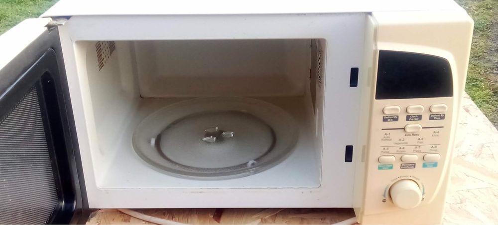 Хлебопекарна и микровълнова фурна