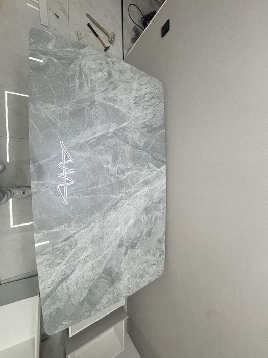 Продам кухонный стол