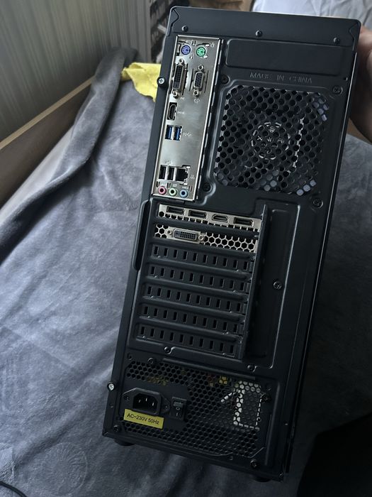 Геймърски компютър със монитор 144hz