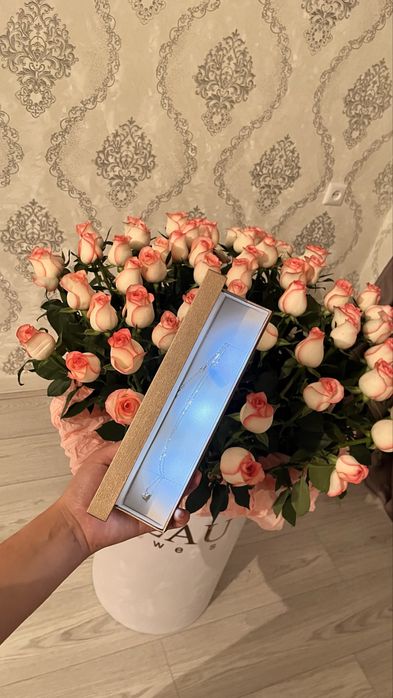 Цветы 61 роза свежей