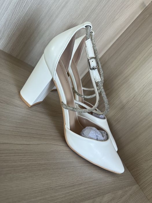 Туфли новые на удобном каблуке