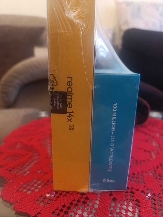 Нов телефон Realmi 14x в комплект с безжични слушалки