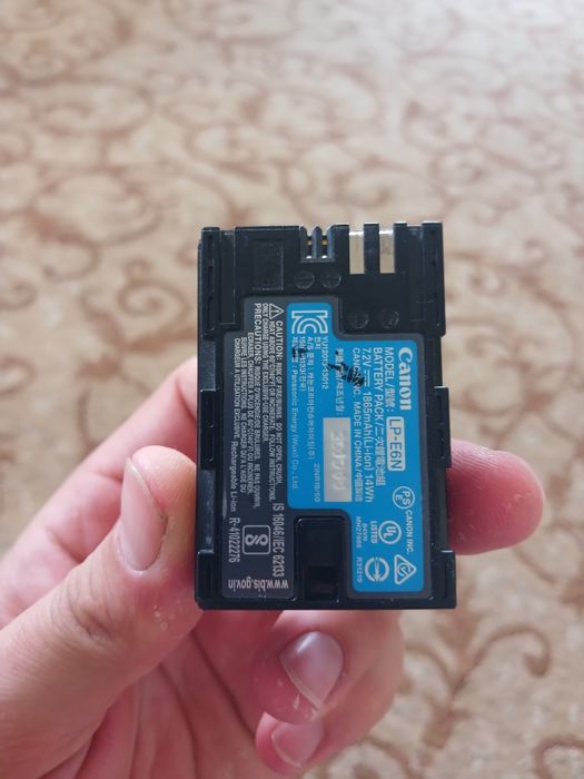 Зарядное устройство LC-e6e + батарейка LP-E6N(б/у)