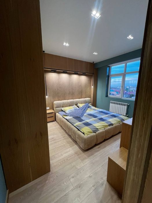 Паркентский рынок не доезжая Авиатор мост  2-комн/9-этаж/9-этажный дом