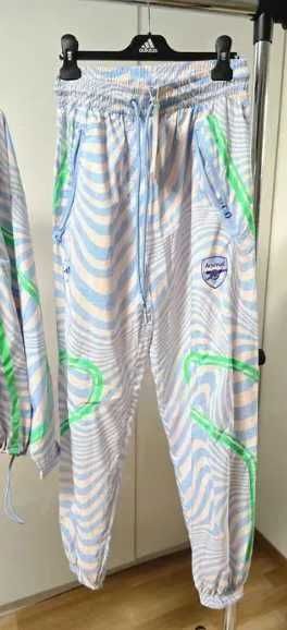 Vând trening adidas by Stella McCartney × Arsenal Marimea S oversize